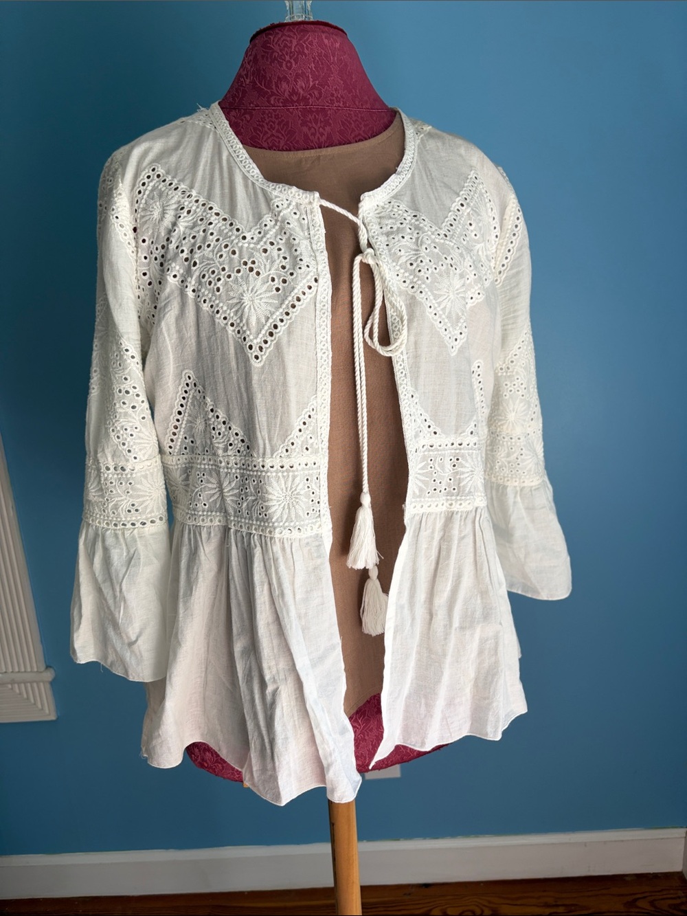 Ivory cotton eyelet shell